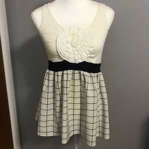 Super cute sleeveless shirt